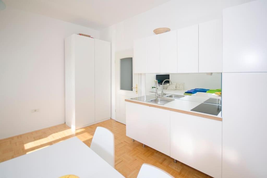 The Cute, Sunny Apartment In The Center +P Ljubljana Eksteriør billede