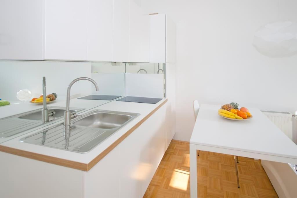 The Cute, Sunny Apartment In The Center +P Ljubljana Eksteriør billede